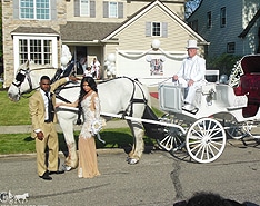 Nossa Vitoriano de Transporte antes de baile, fora de Cleveland, OH